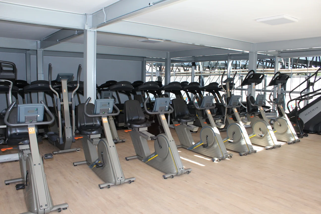 Área de equipamentos cardiovasculares da Academia Mergulho